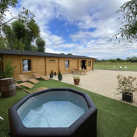 Inviting 3-Bedroom Lodge In Ashton Under Hill Івшем Екстер'єр фото