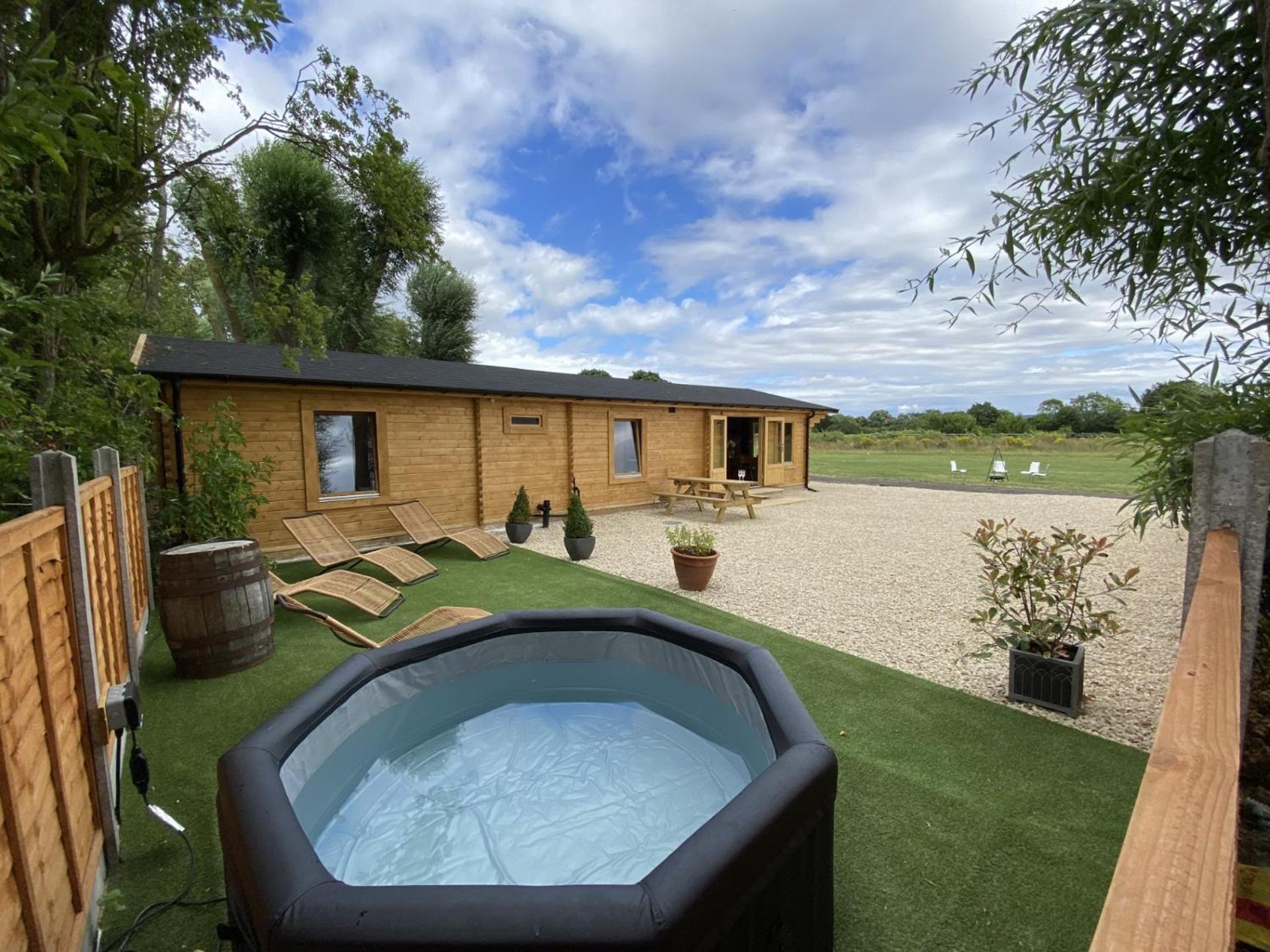 Inviting 3-Bedroom Lodge In Ashton Under Hill Івшем Екстер'єр фото